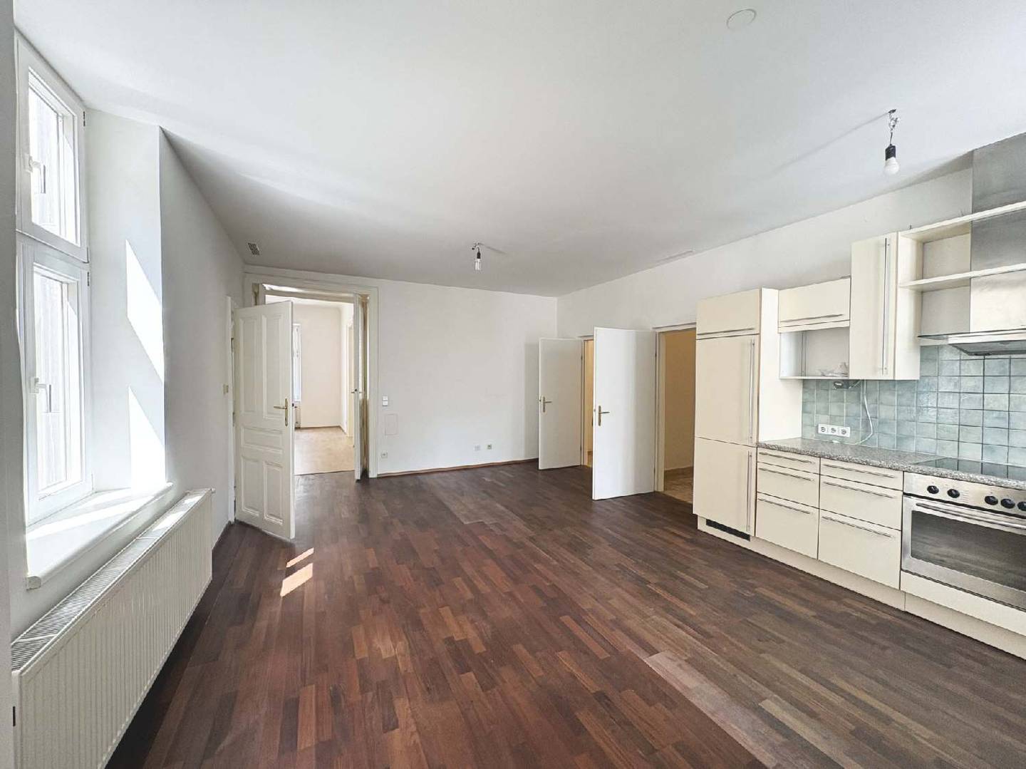 Bright apartment near Augarten with lift and fitted kitchen