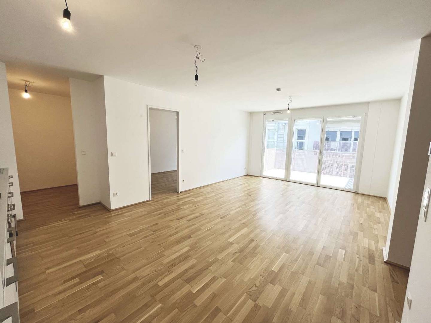 Bright apartment with balcony and efficient ceiling cooling