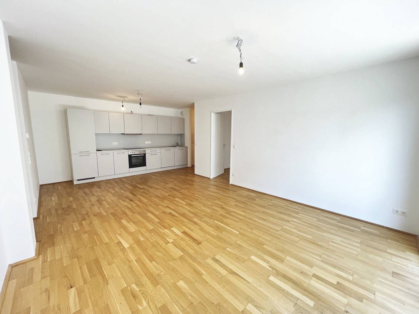 Bright apartment with balcony and efficient ceiling cooling