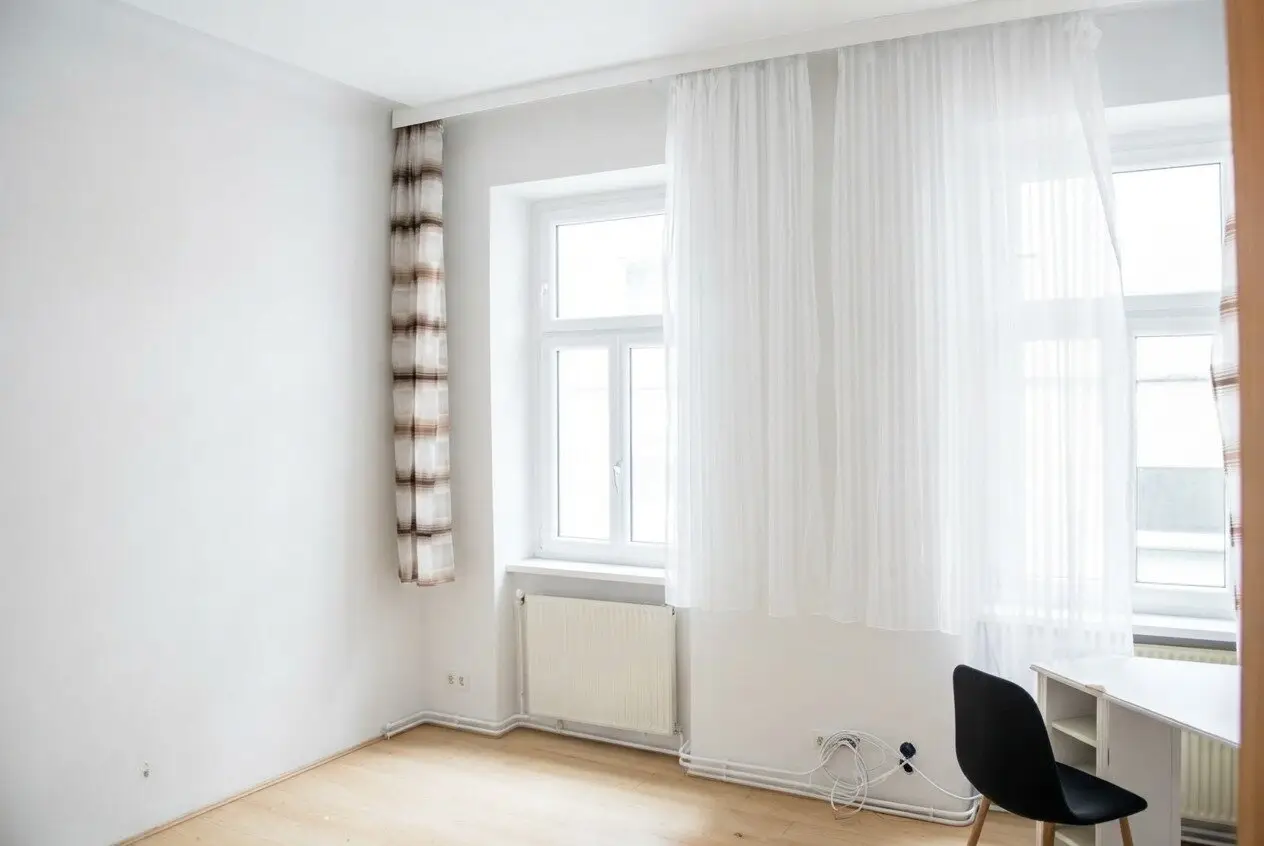 Unrenovated 1-room old building apartment with potential, near U1, vacant