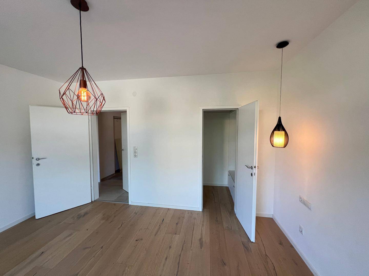 Attic apartment with sunny south balcony in villa quarter