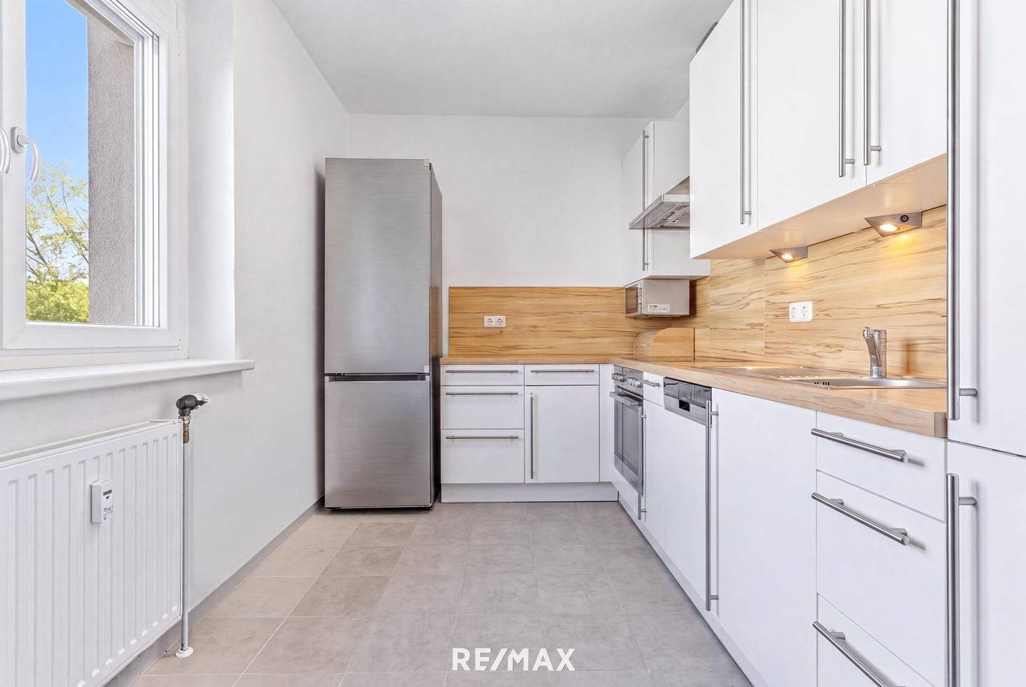 Modernisierte Wohnung mit Loggia und eigenem Stellplatz