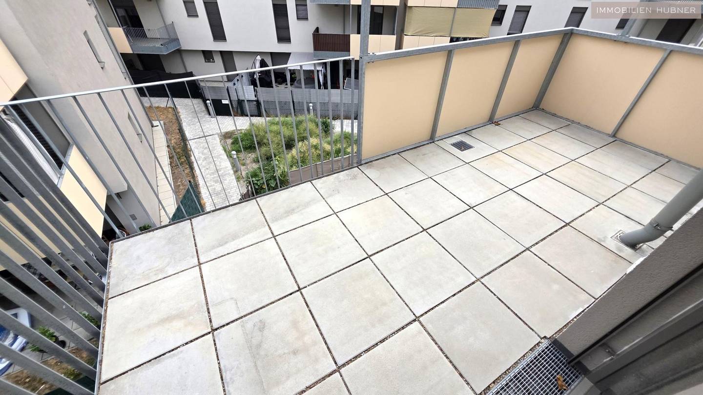 Wohnung mit großem sonnigen Balkon und Kühlung