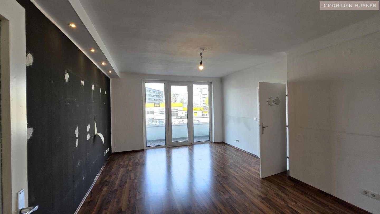 Wohnung mit großer Loggia in U6 Nähe