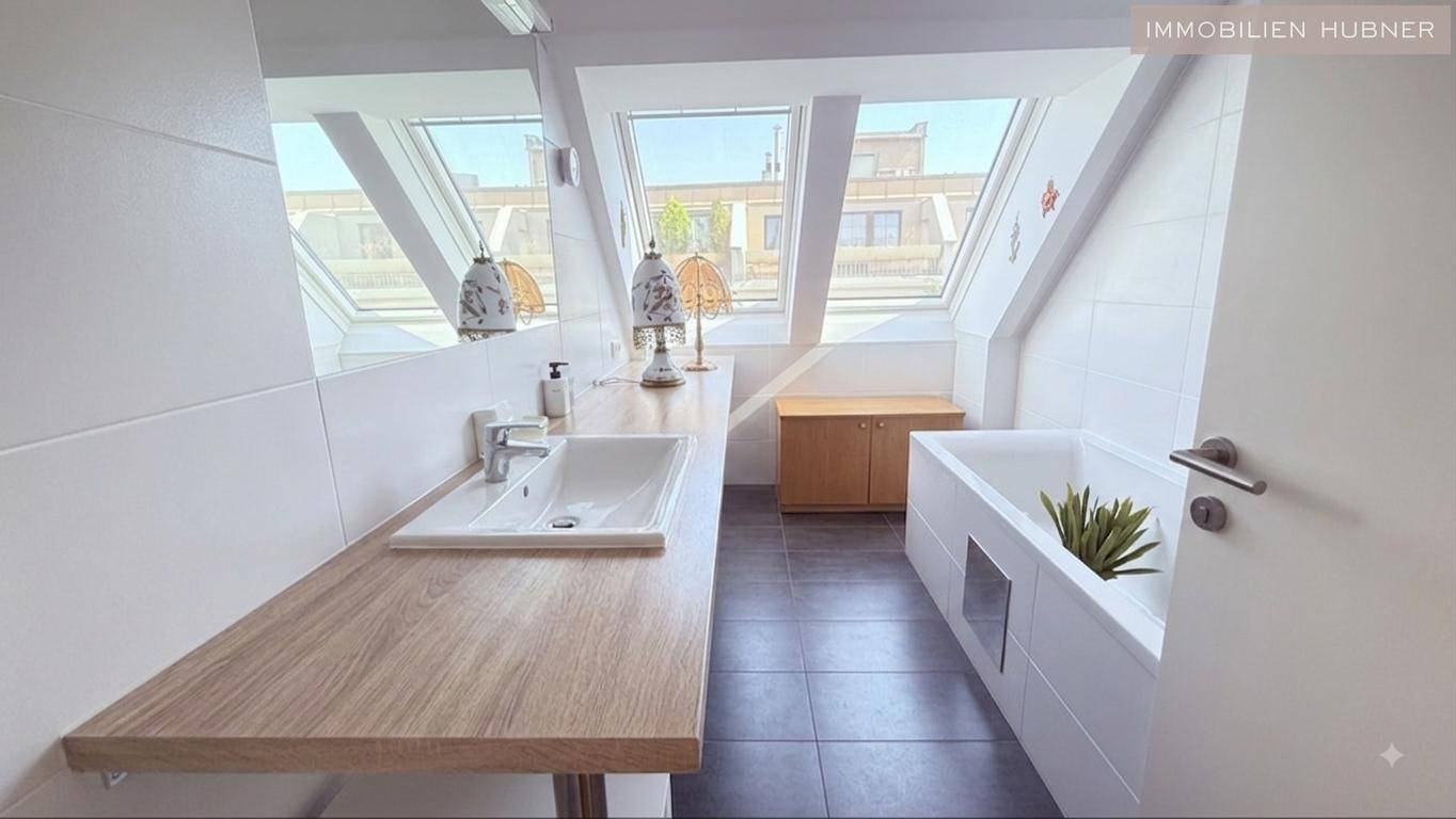 Top floor Dachgeschosswohnung with large terrace and quiet courtyard