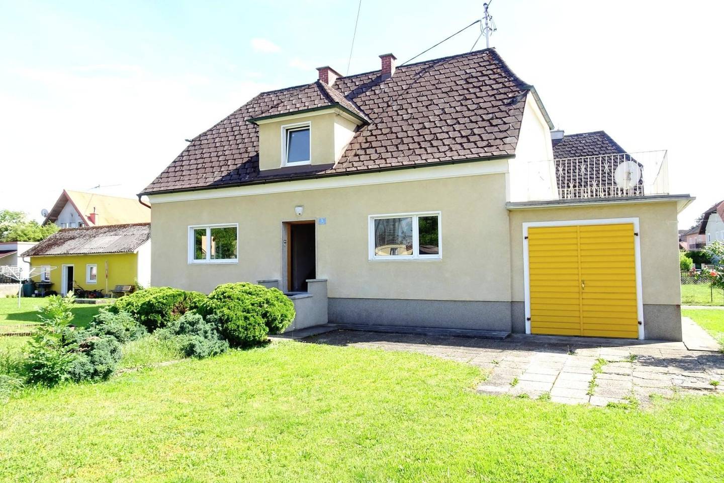 Sonnige Gartenlage auf großem Grundstück Familienwohnung