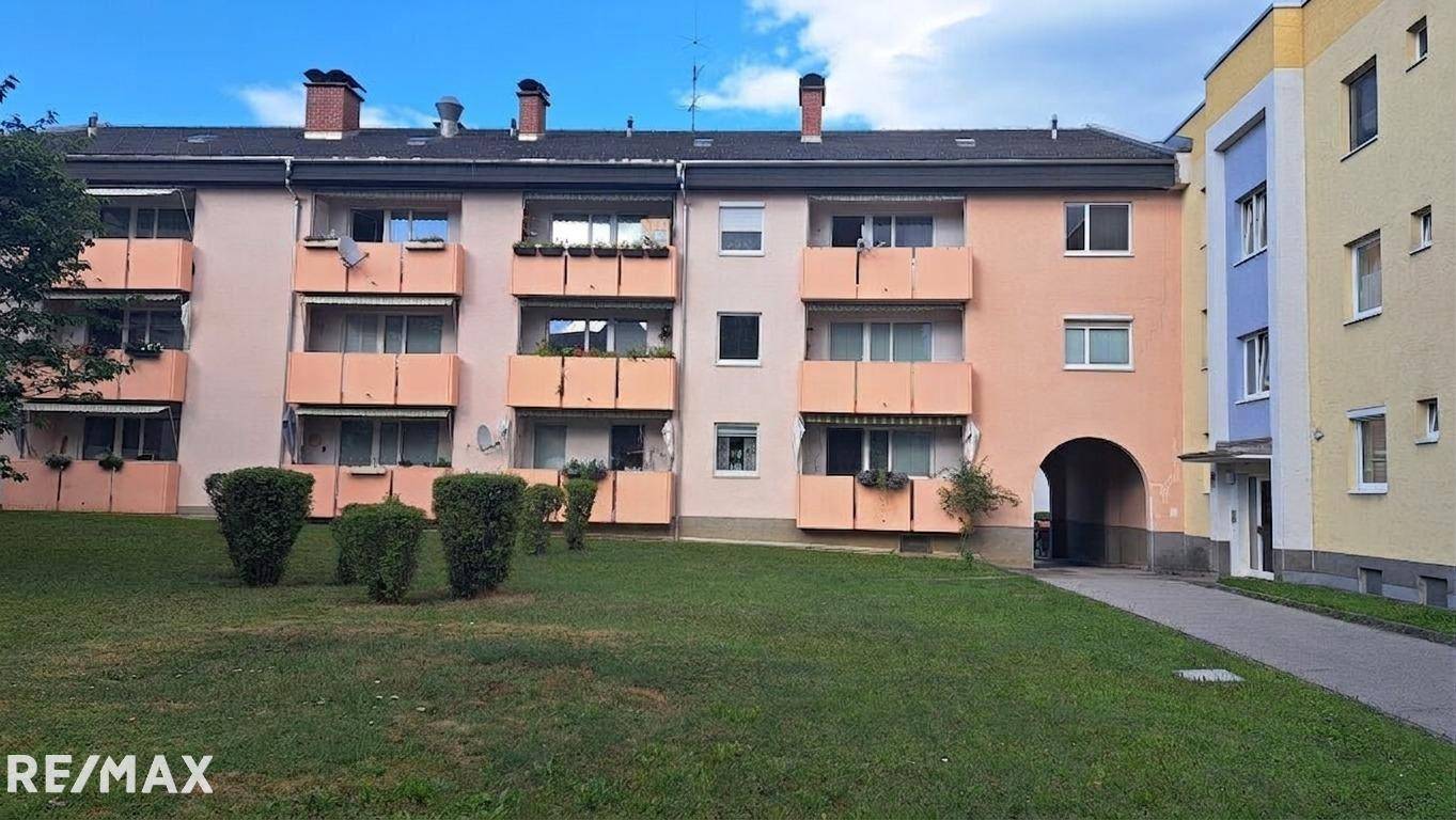 Sonnige Wohnung mit Loggia und Tiefgaragenplatz