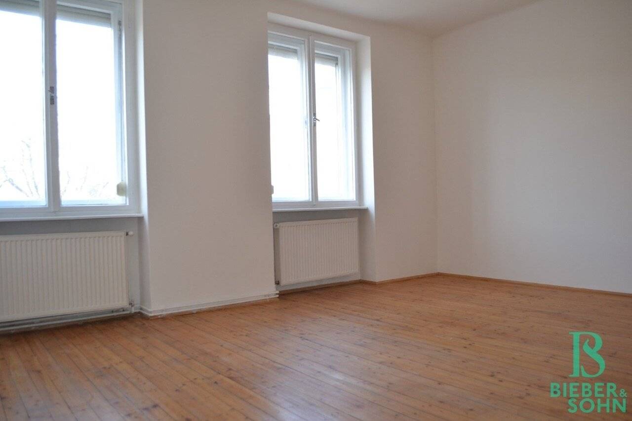 Sunny 2-room apartment ideal also as office or practice near the center