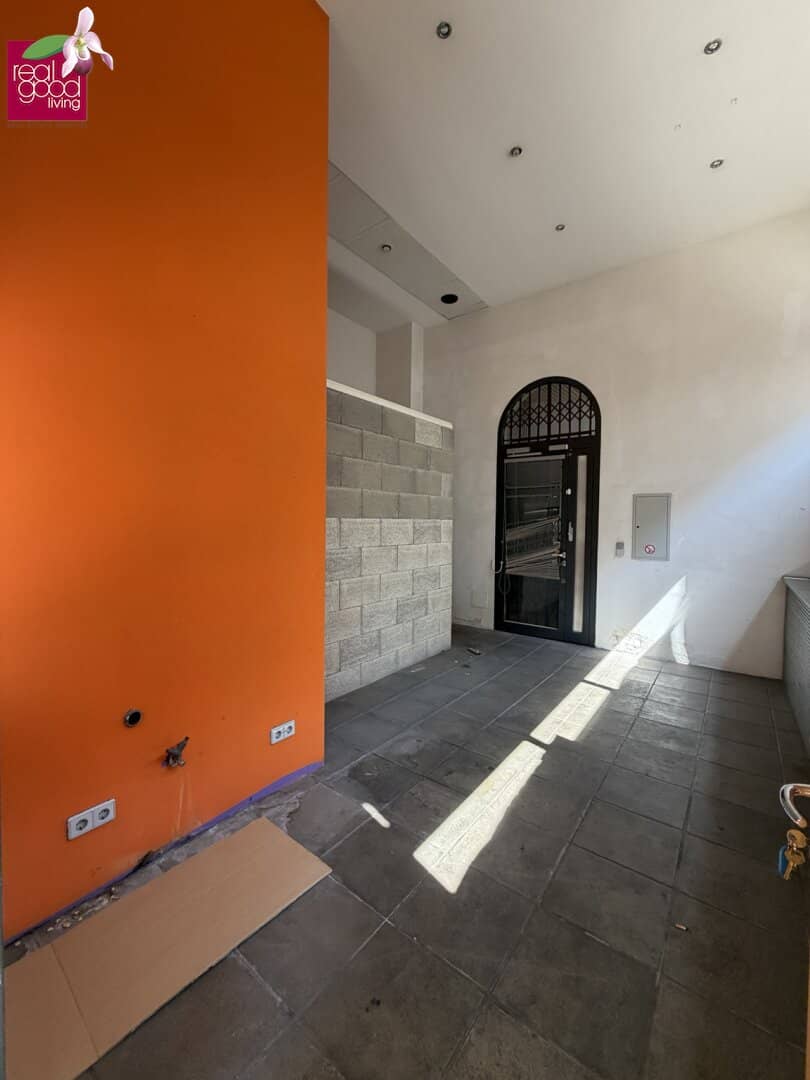 Top commercial space on Rennweg | 132 m² | Large display front | Gallery | Gastronomy possible | No goodwill payment