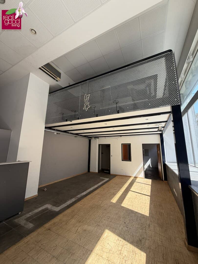 Top commercial space on Rennweg | 132 m² | Large display front | Gallery | Gastronomy possible | No goodwill payment