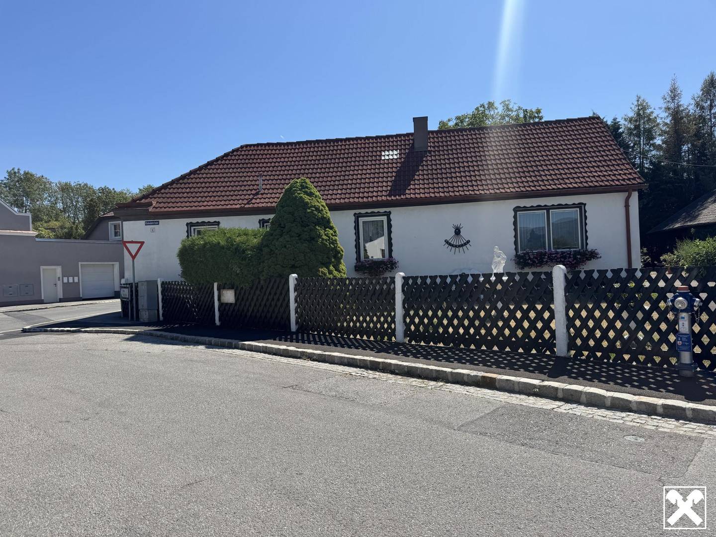 Wohnung mit großem Grundstück und vertraglichem Wohnrecht