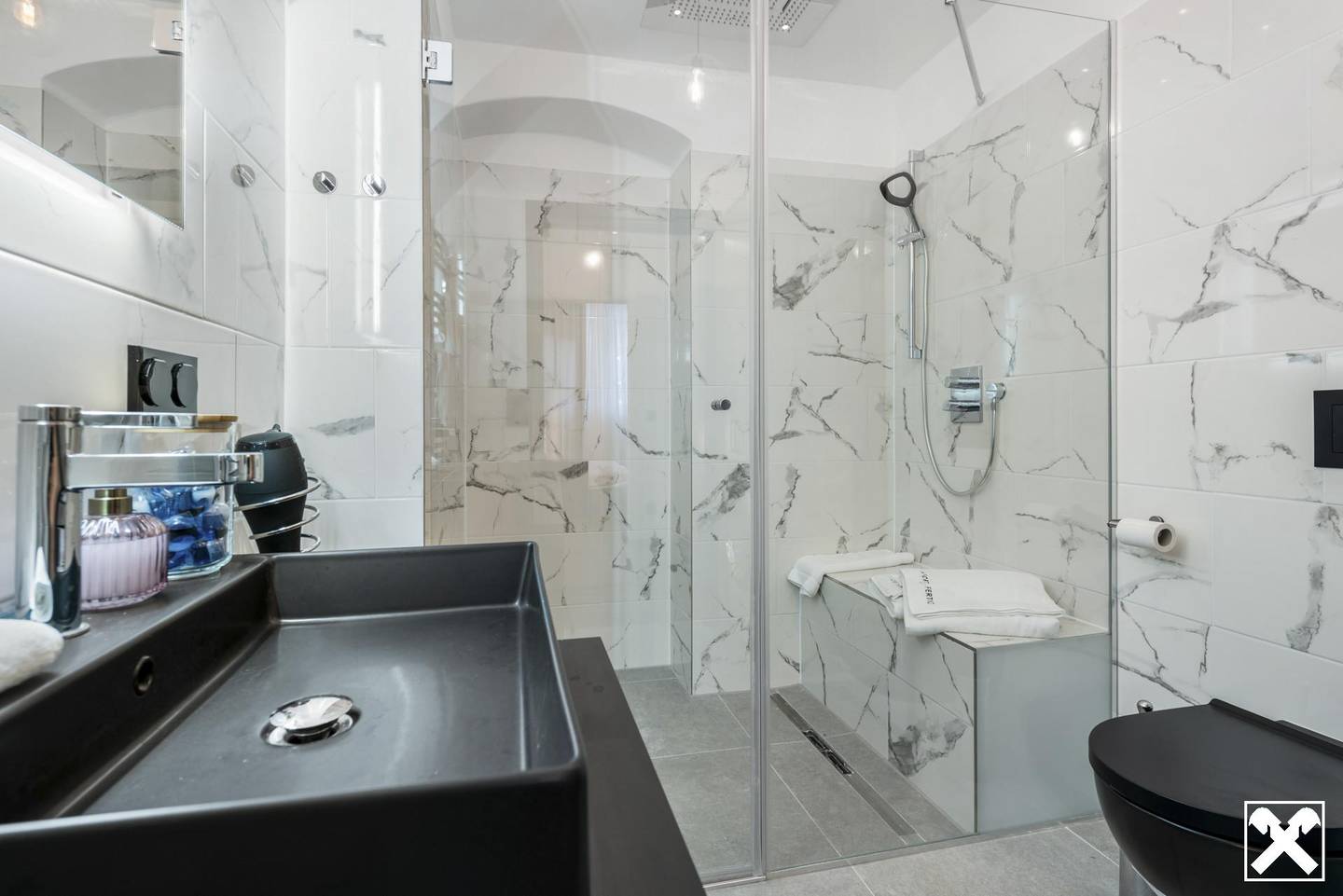 Denkmalgeschützte Wohnung mit SieMatic Küche in Prachtbau