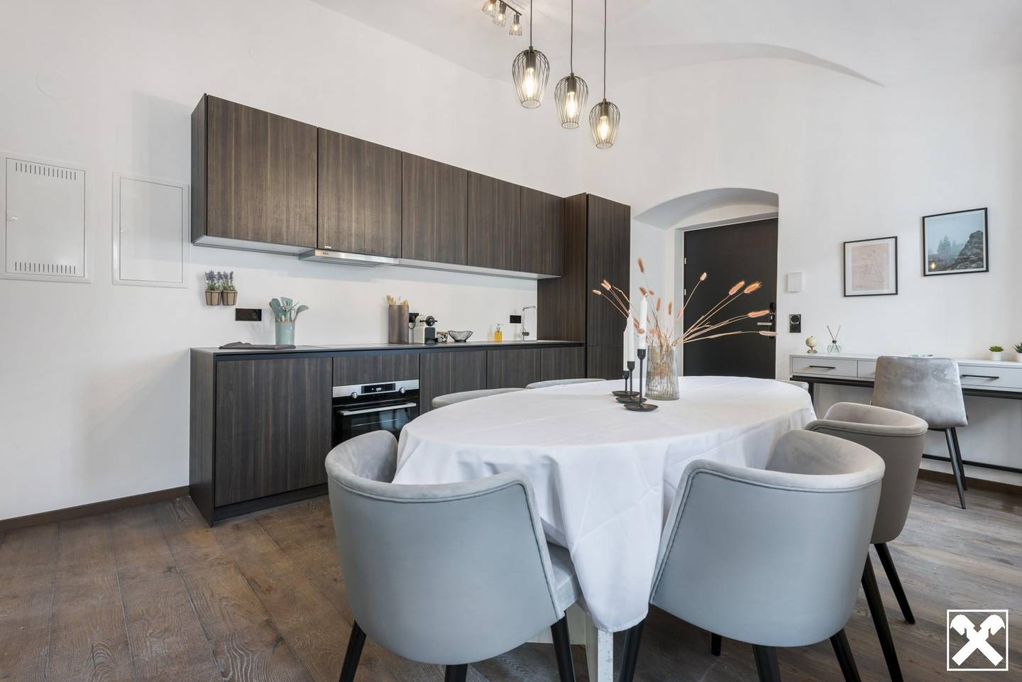 Denkmalgeschützte Wohnung mit SieMatic Küche in Prachtbau