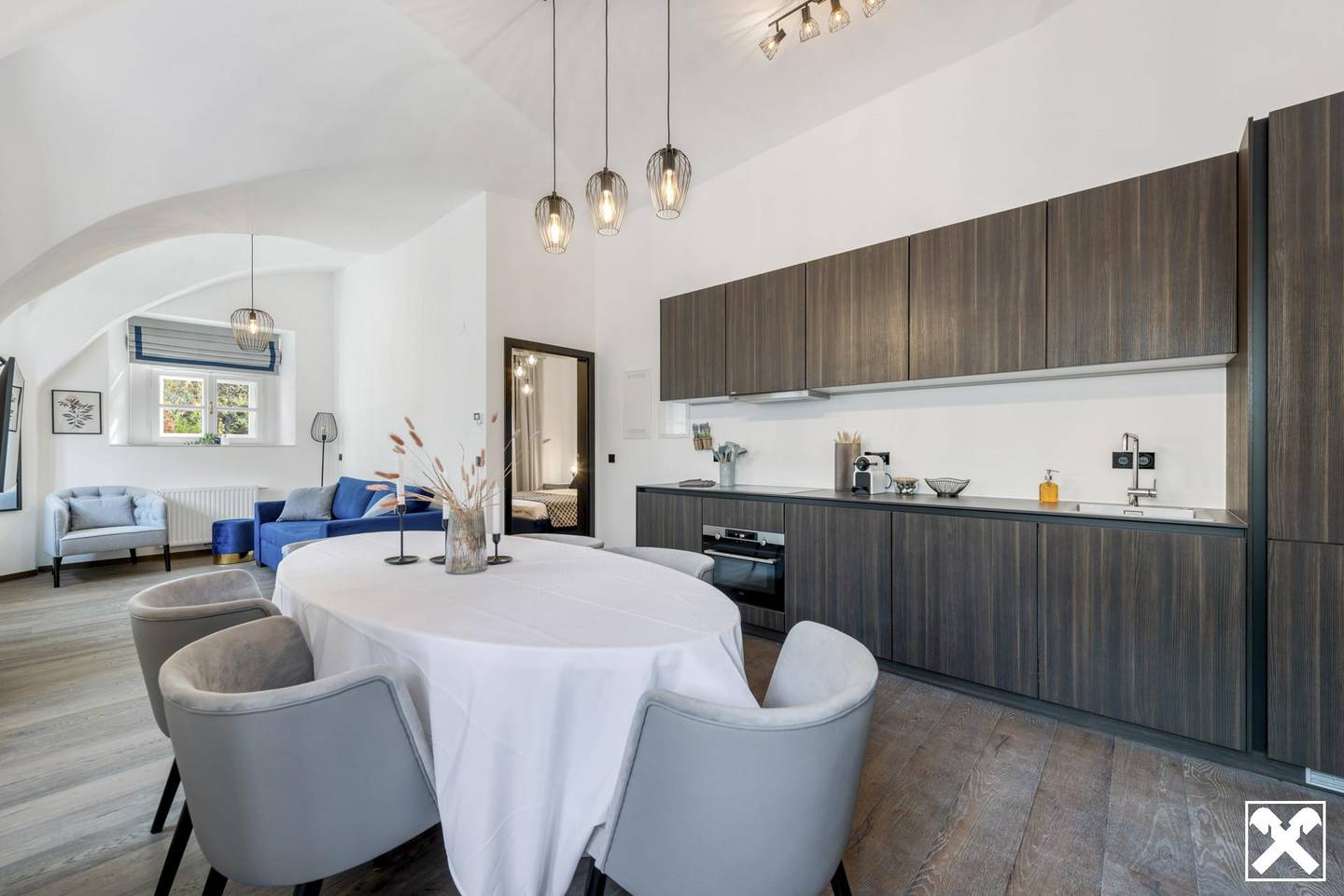 Apartment in listed historic building rented until 2029
