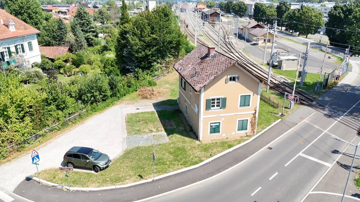 Historisches Wärterhaus neben Bahnhof mit Neubaupotenzial Wohnung