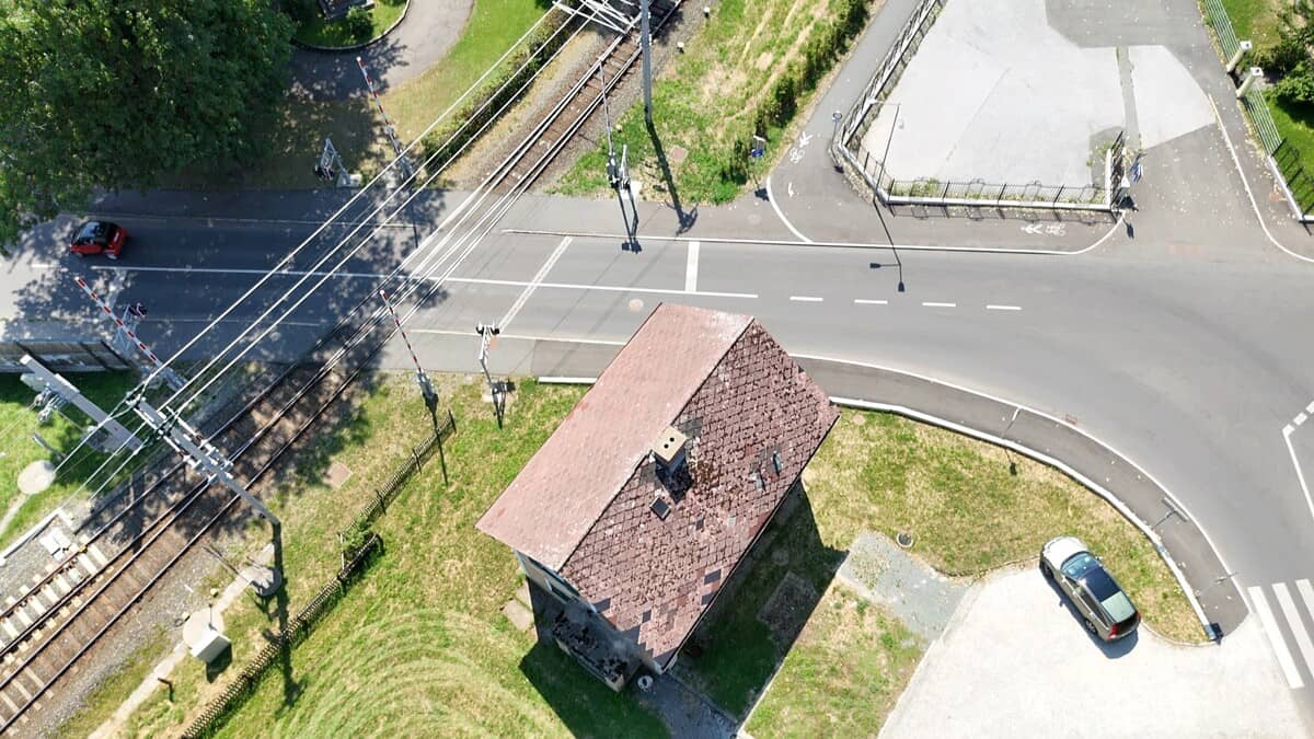 Historisches Wärterhaus neben Bahnhof mit Neubaupotenzial Wohnung