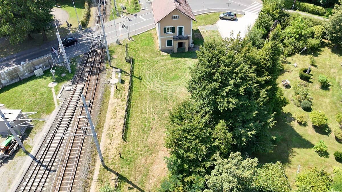 Historisches Wärterhaus neben Bahnhof mit Neubaupotenzial Wohnung