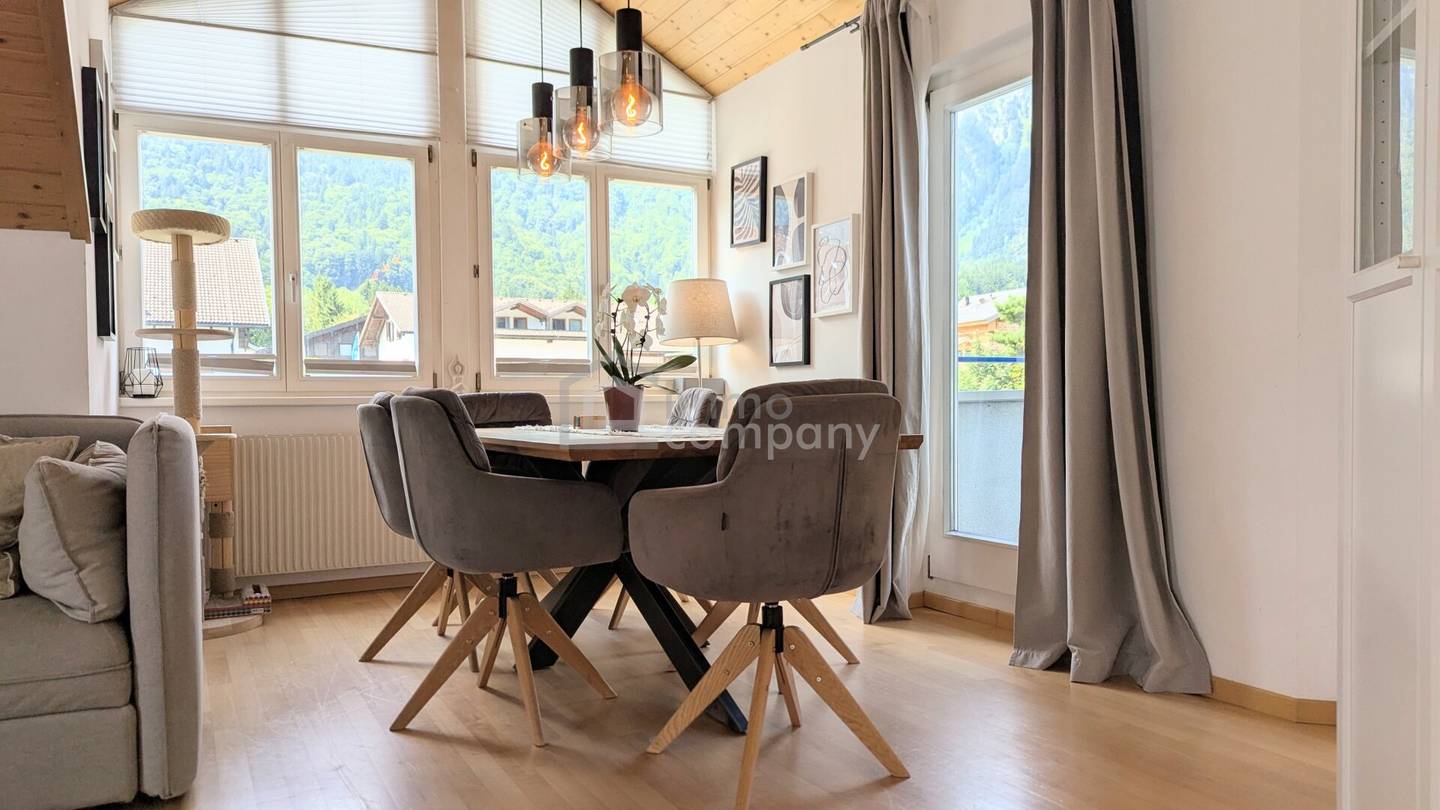 Hochwertig renovierte 4-Zimmer-Dachgeschosswohnung mit Berglick in Vandans | 88m² Wfl. | 1 Garagenstellplatz &amp; 1 Außenstellplatz | ruhige Sackgassenlage