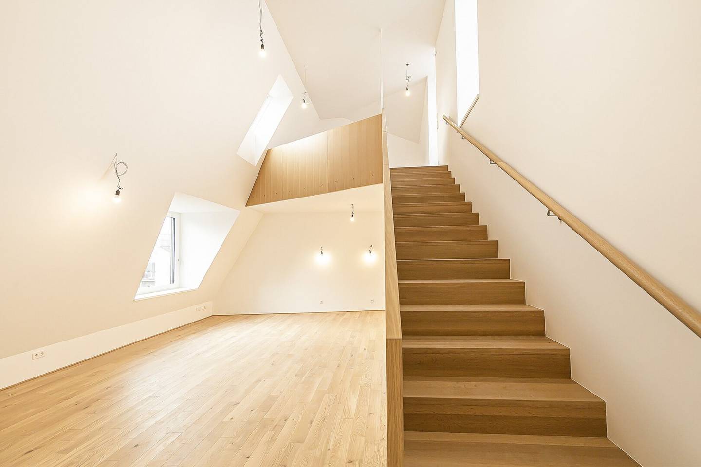 St. Georgs Hof | Attic Maisonette Apartment with two terraces and impressive open staircase