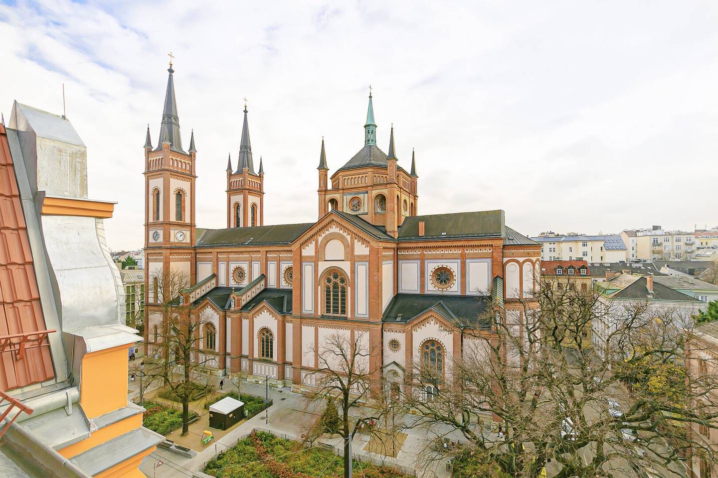 St. Georgs Hof | Attic Maisonette Apartment with two terraces and impressive open staircase