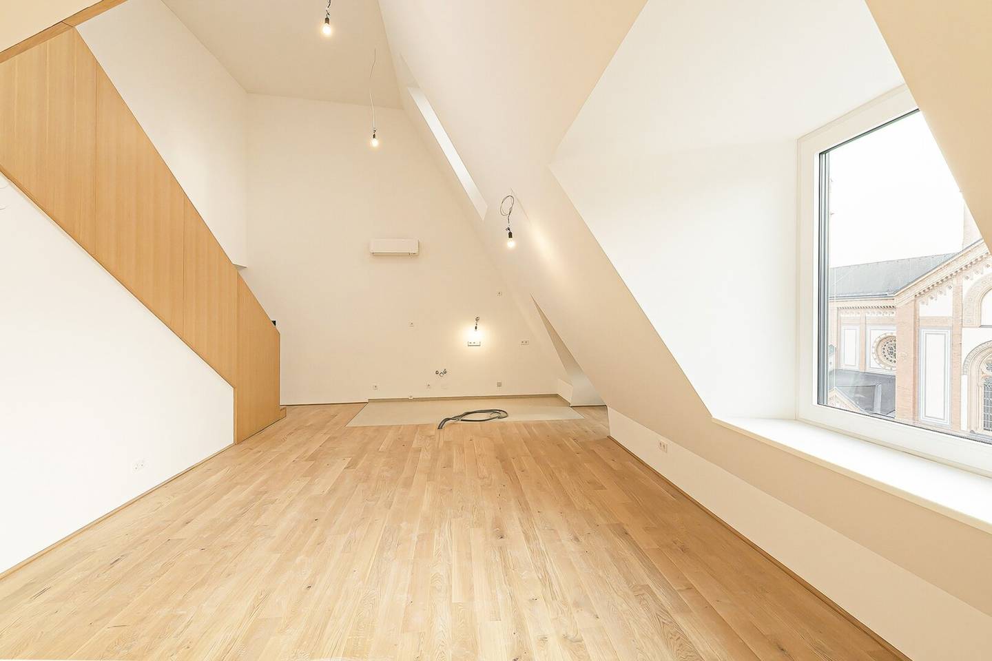 St. Georgs Hof | Attic Maisonette Apartment with two terraces and impressive open staircase