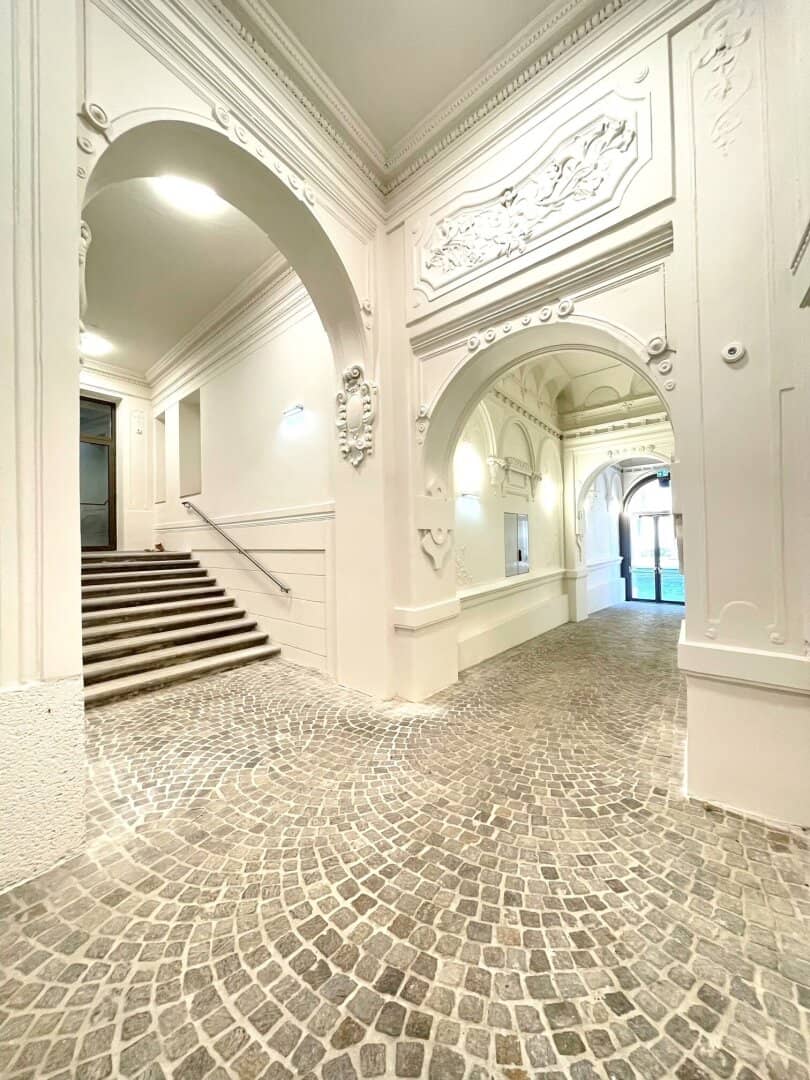 St. Georgs Hof | Attic Maisonette Apartment with two terraces and impressive open staircase