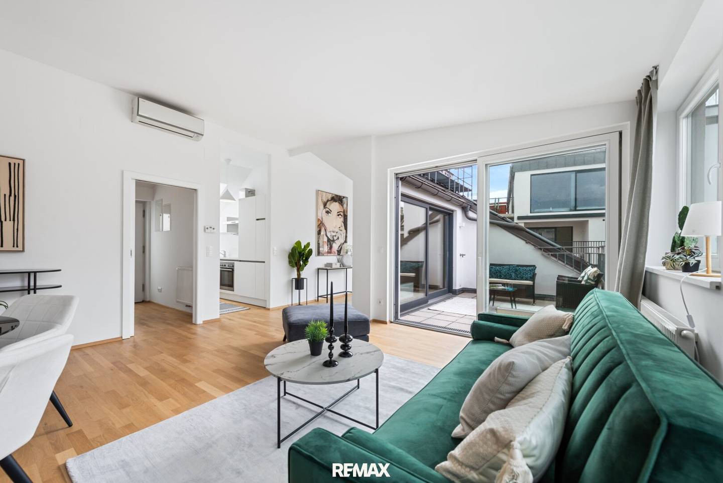 3.5 room attic apartment with terraces in prime location of the 9th district.