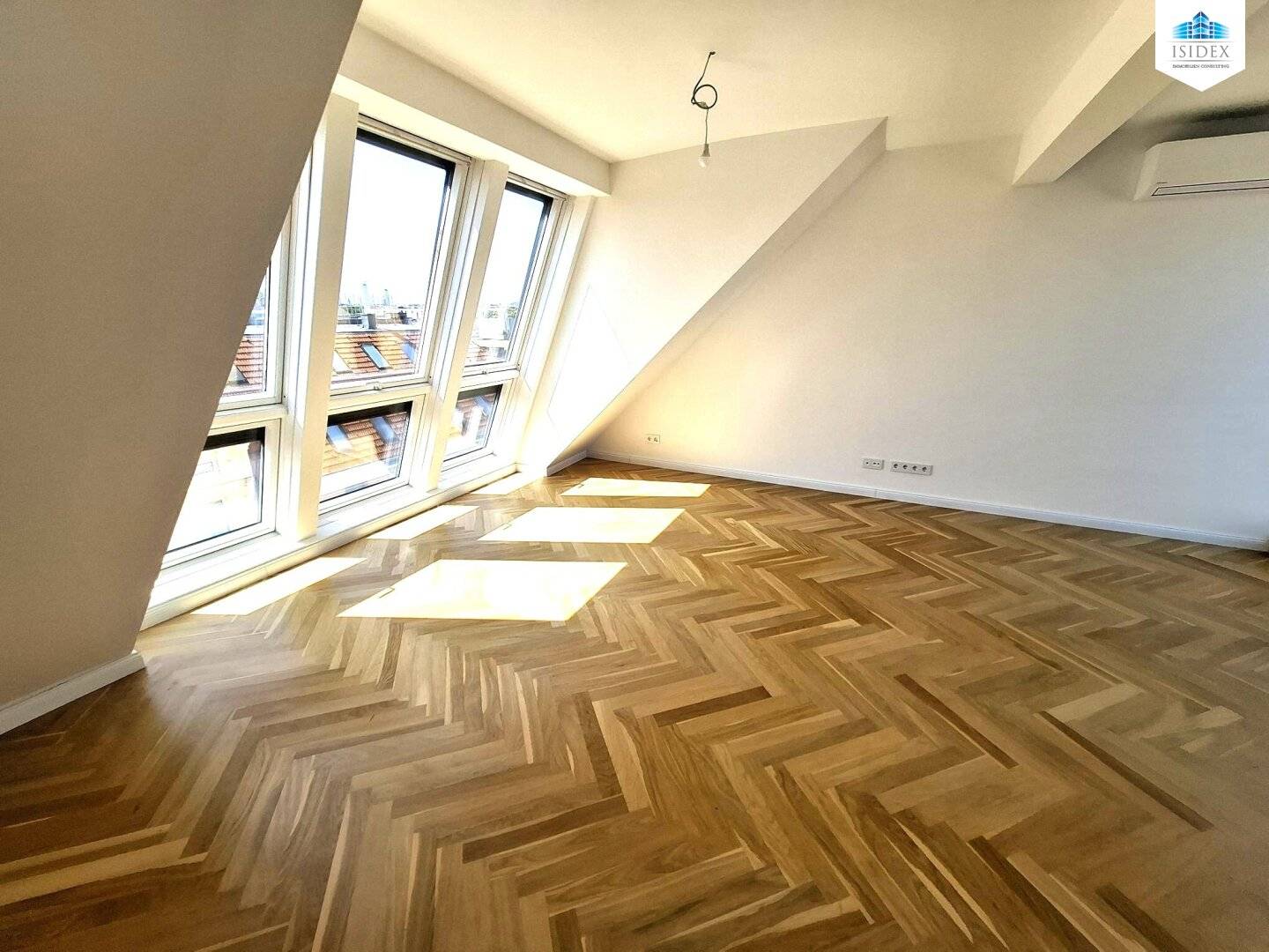 Delightful Attic Maisonette with 2 Terraces