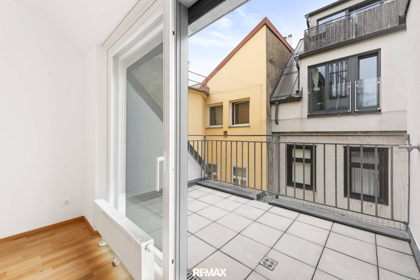 3-room attic apartment with terraces in prime location of the 9th district