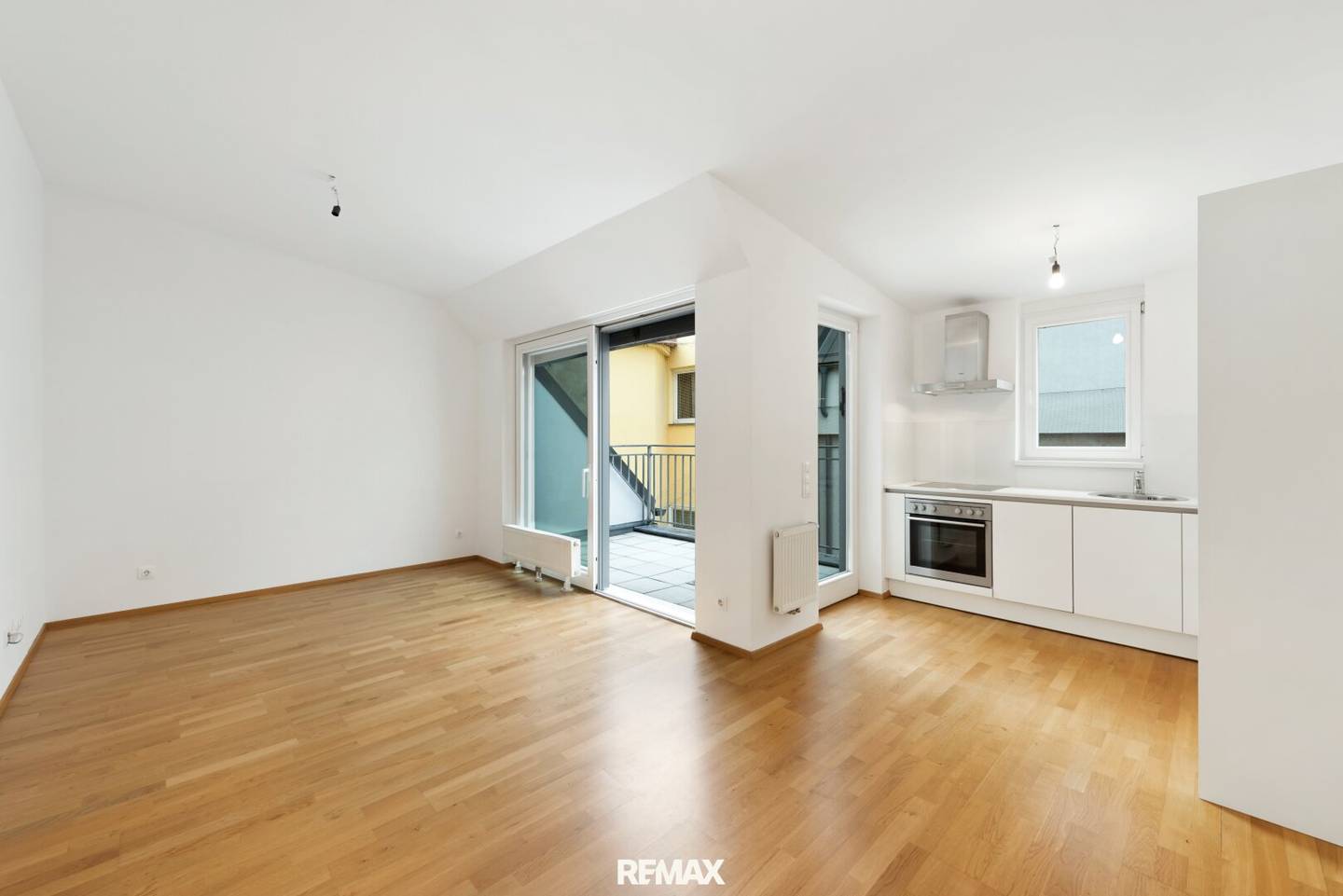 3-room attic apartment with terraces in prime location of the 9th district