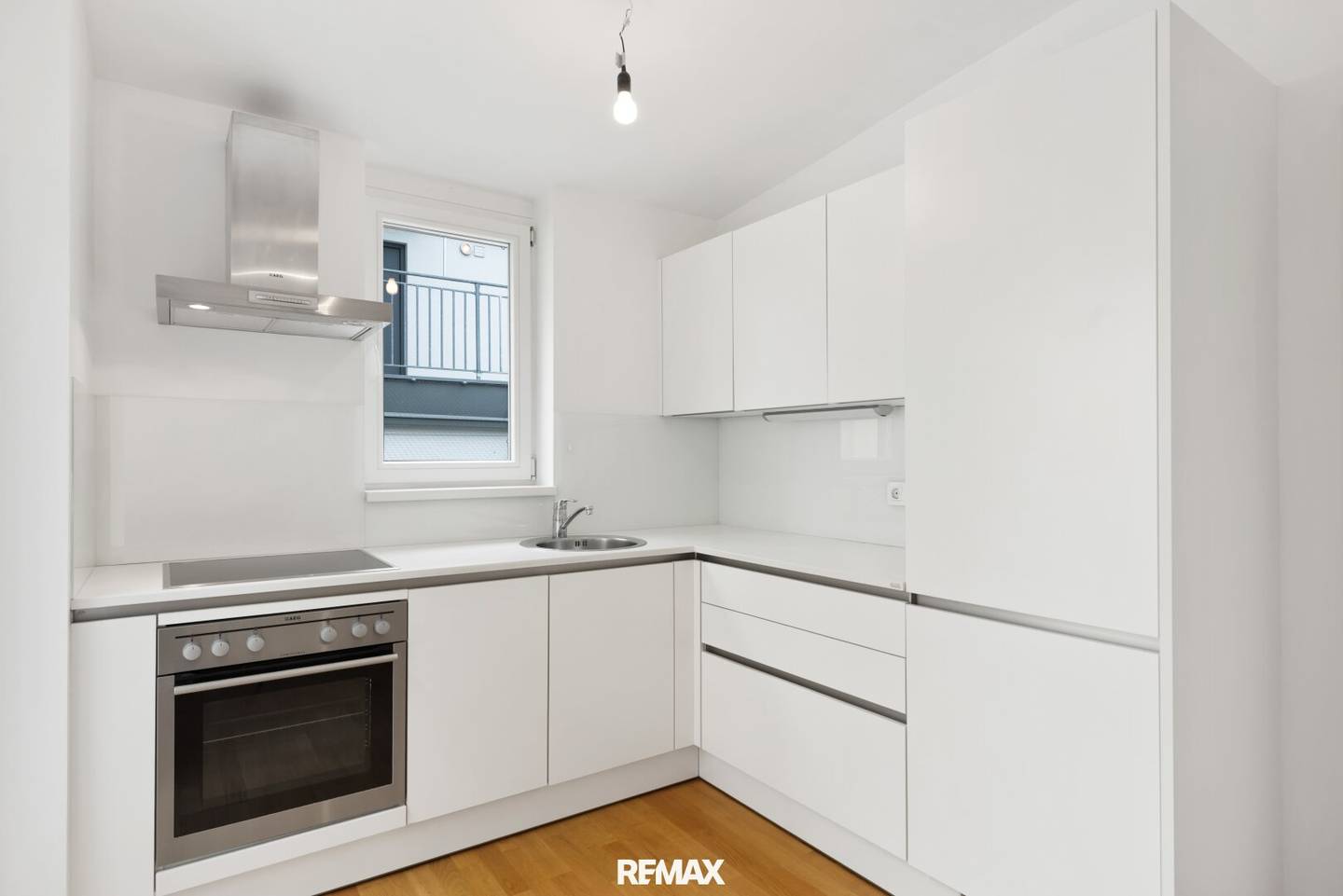 3-room attic apartment with terraces in prime location of the 9th district