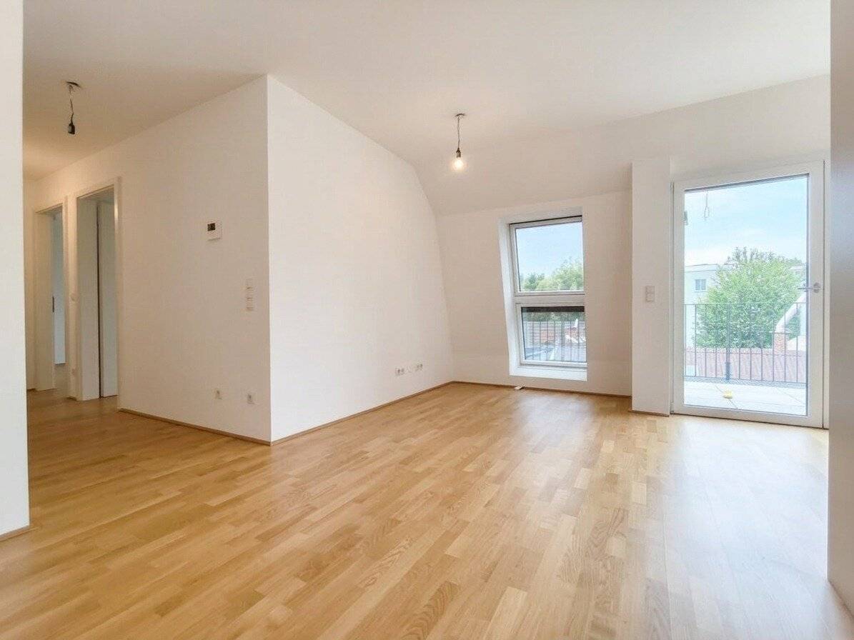 3-room attic apartment in quiet location with spacious terrace and air conditioning