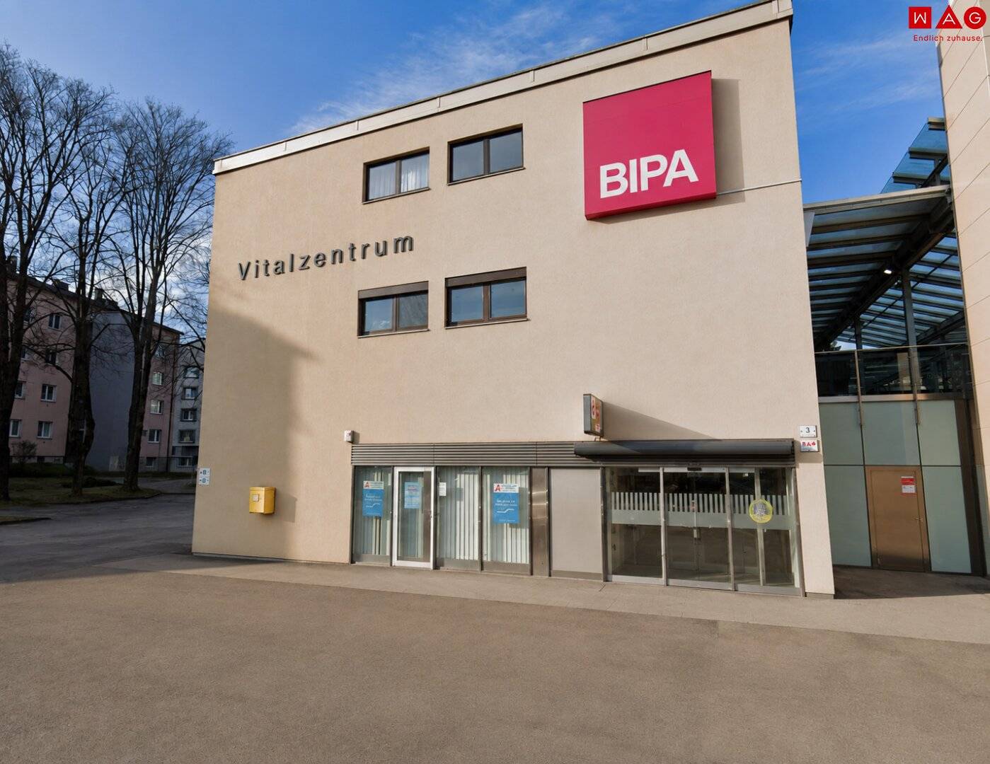 Versatile 83,60 m² commercial/medical practice space for rent in the thriving Muldenstraße shopping and wellness center benefit from high customer frequency Commission-free