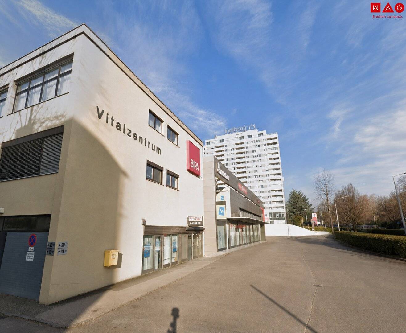 Versatile 83,60 m² commercial/medical practice space for rent in the thriving Muldenstraße shopping and wellness center benefit from high customer frequency Commission-free