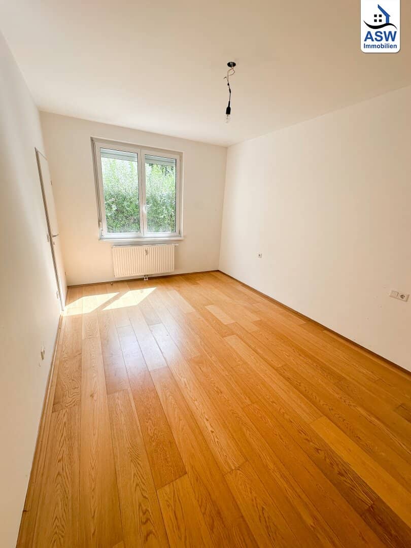 Arbeiten &amp; Wohnen: 3-Räume ca. 82 m2, ca. 8m2 Terrasse und ca. 18 m2 Garten in U-Bahn-Nähe (Bürowidmung)