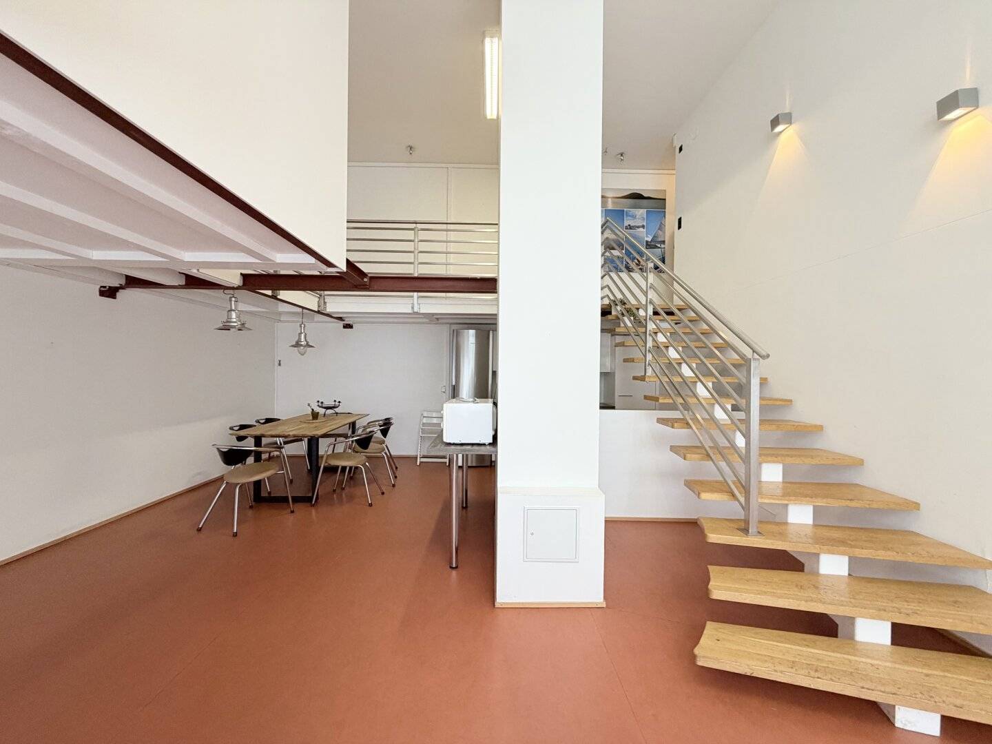NEAR LIECHTENSTEINPARK - approx. 130.83 m² living area - 2 floors - 4 rooms - 2 bathrooms - air conditioning - central quiet location - garage parking space optional