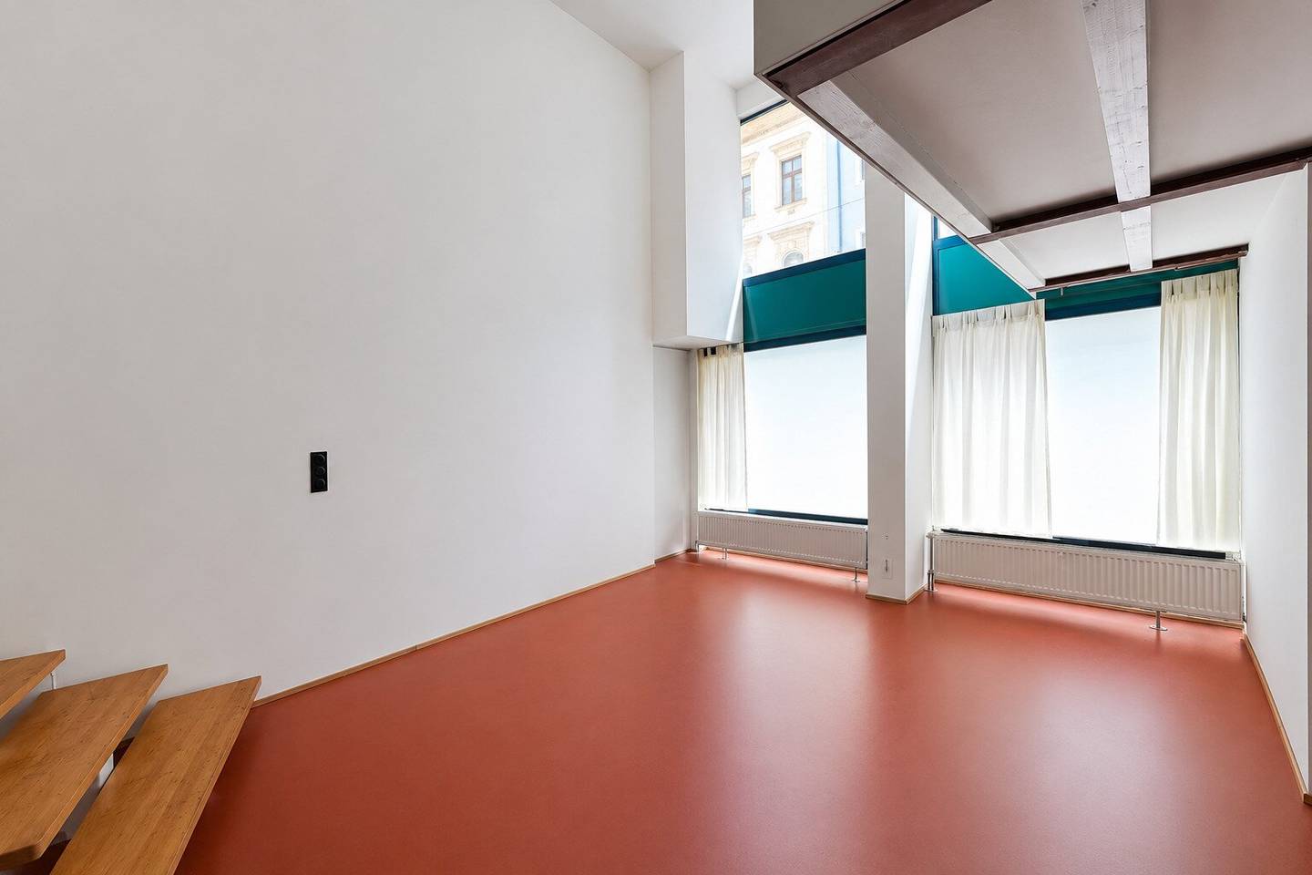 NEAR LIECHTENSTEINPARK - approx. 130.83 m² living area - 2 floors - 4 rooms - 2 bathrooms - air conditioning - central quiet location - garage parking space optional