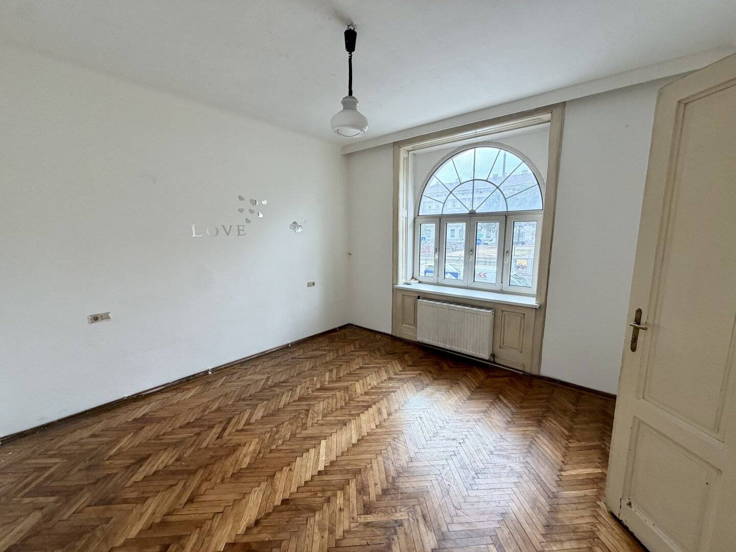 2-room period apartment Top location near Westbahnhof &amp; Mariahilfer Straße