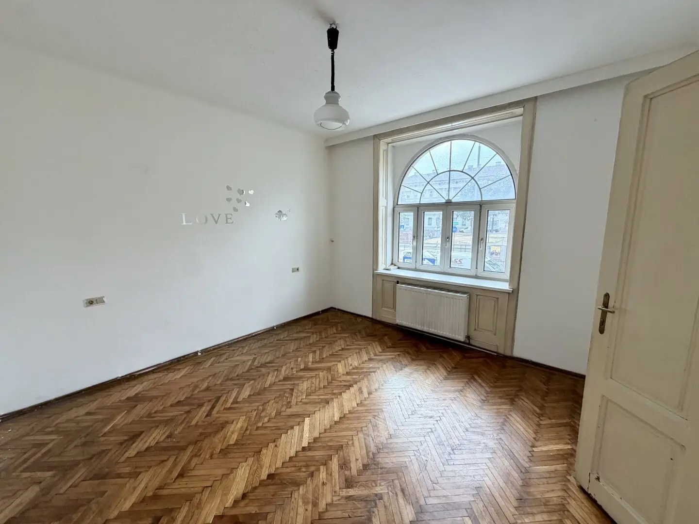 2-Zimmer-Altbauwohnung – Top-Lage nahe Westbahnhof & Mariahilfer Straße