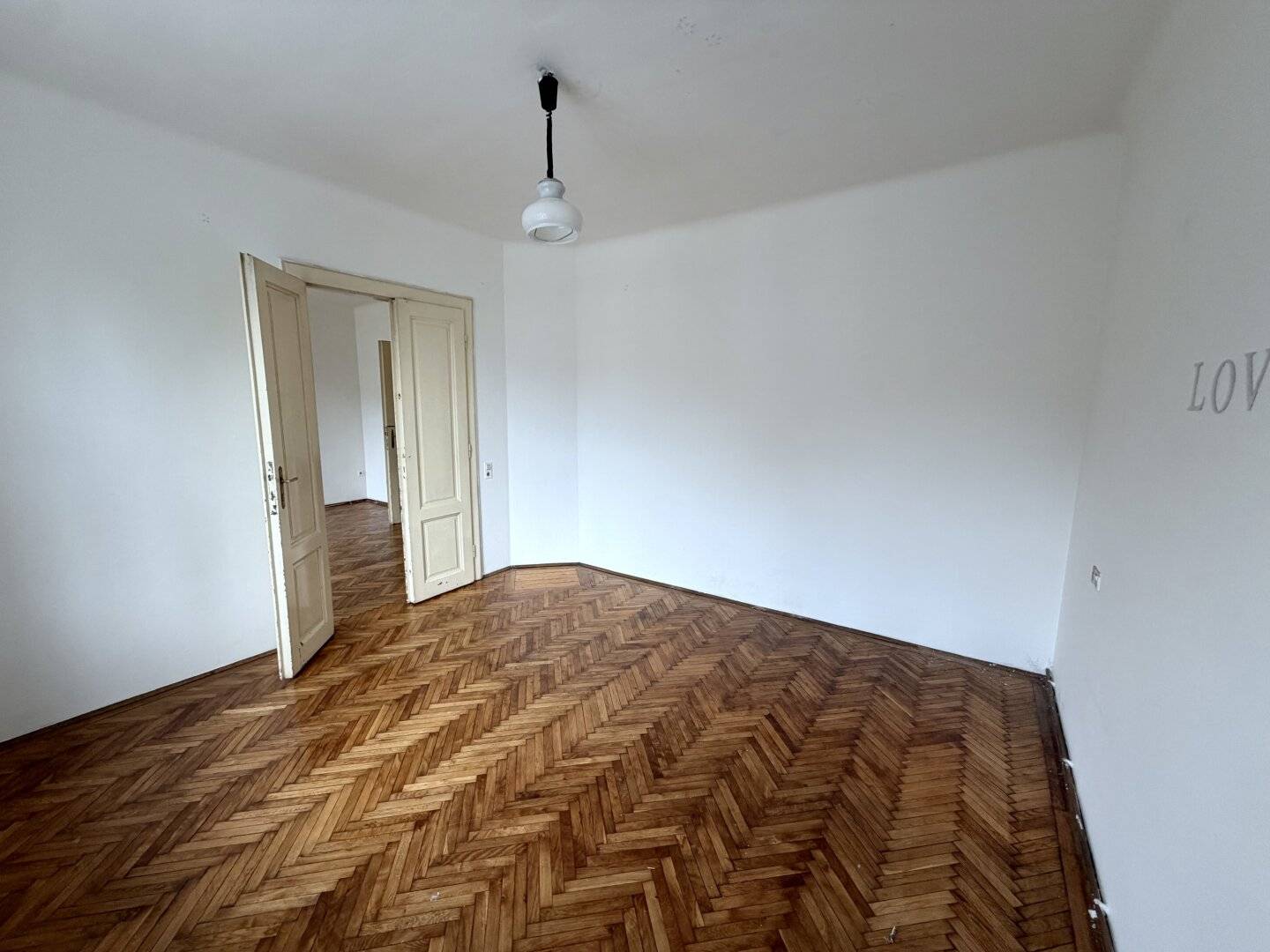 2-room period apartment Top location near Westbahnhof &amp; Mariahilfer Straße