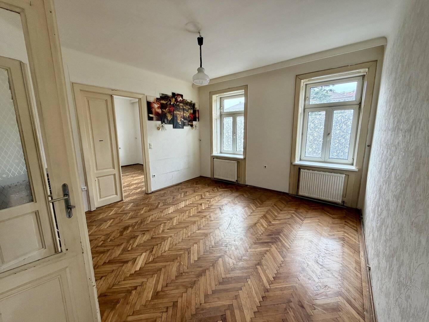 2-room period apartment Top location near Westbahnhof &amp; Mariahilfer Straße