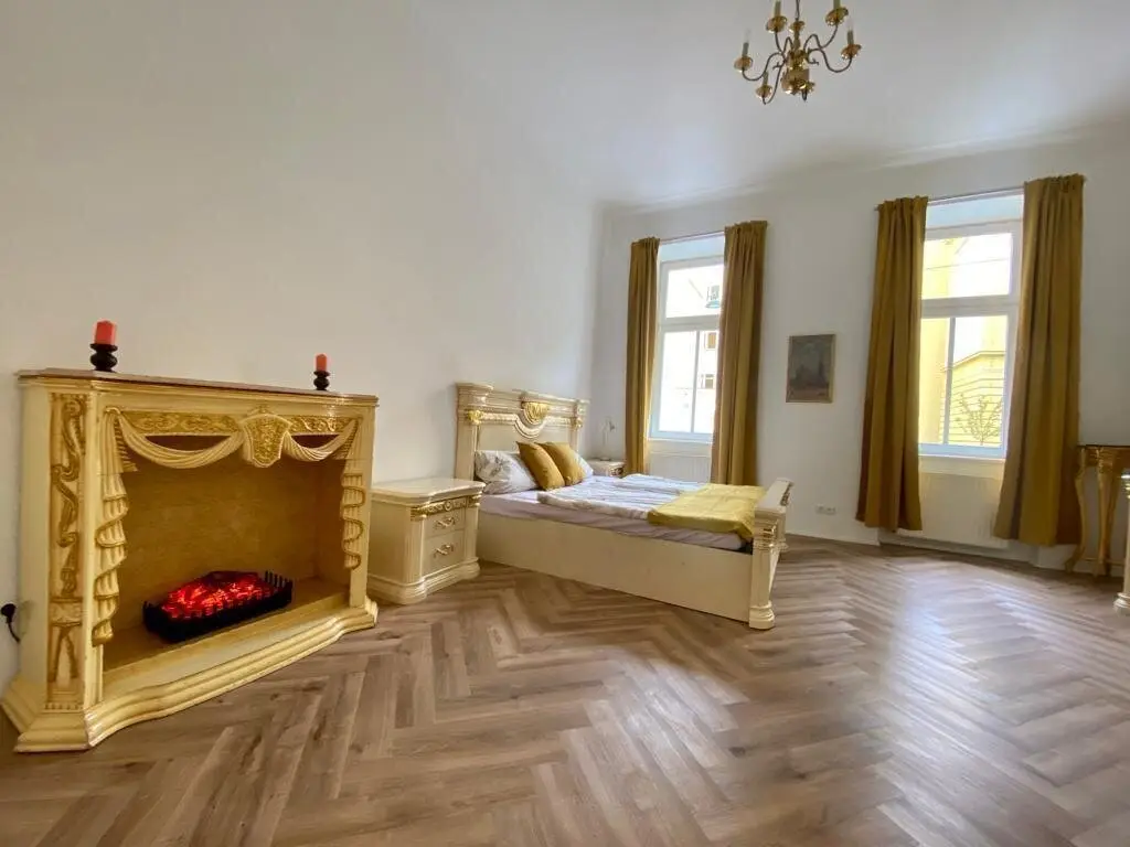 Sanierte 1-Zimmer-Altbauwohnung nahe Schlosspark Schönbrunn – ruhige Seitengasse, hohe Altbauräume