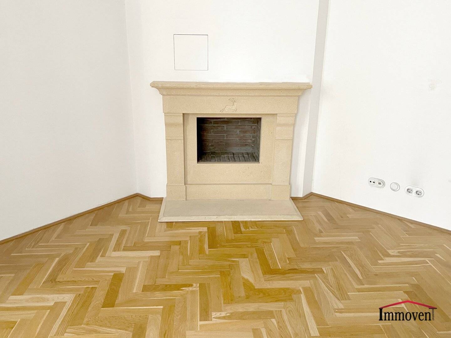 PRIME LOCATION - Charming 4-room apartment with balcony - Near Votivkirche