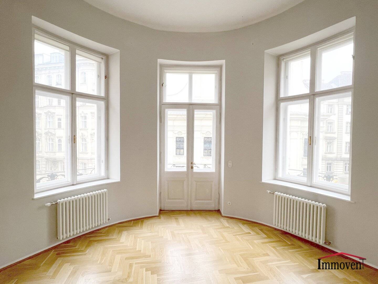 PRIME LOCATION - Charming 4-room apartment with balcony - Near Votivkirche