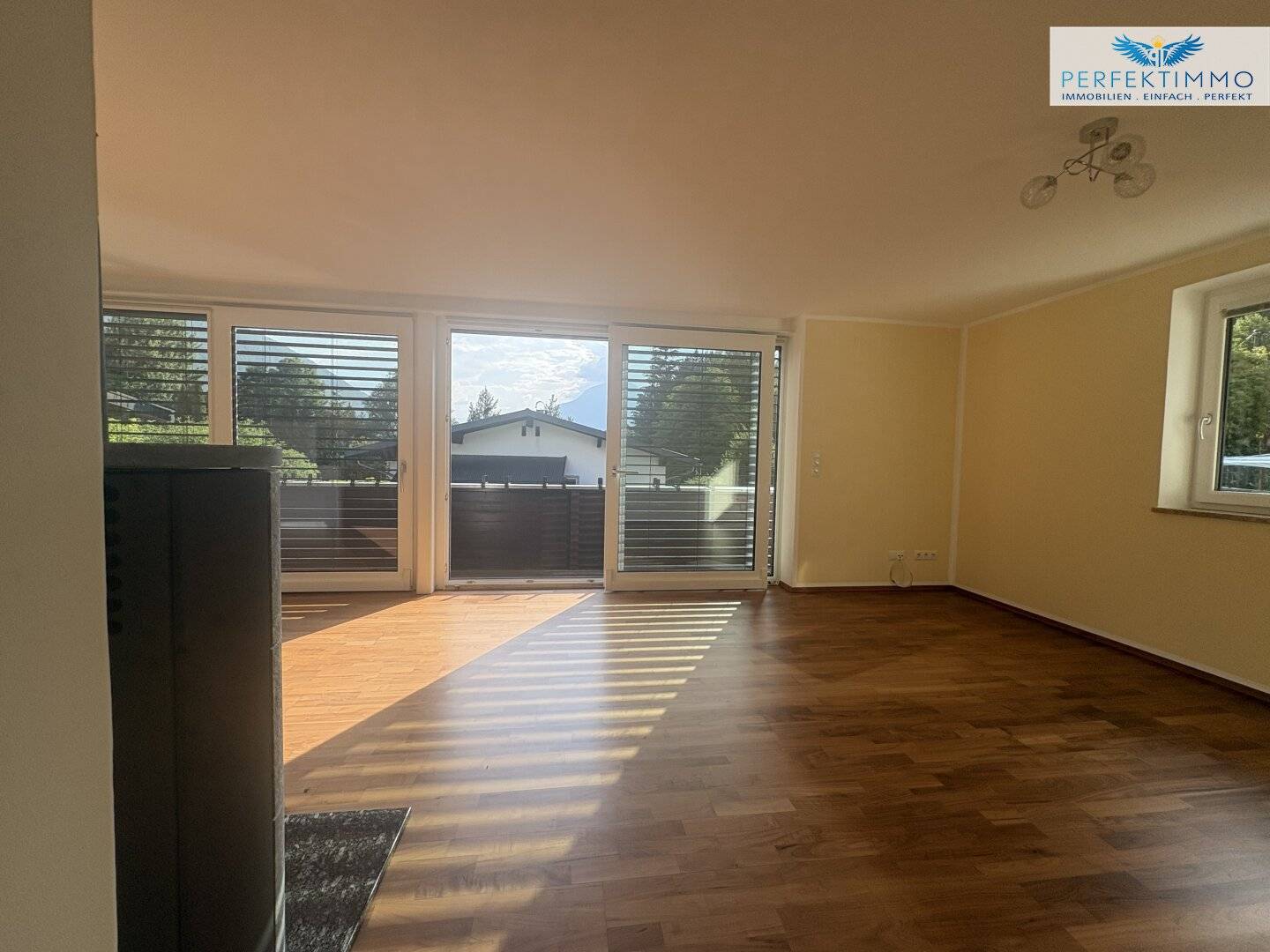 Very large, comfortable 2-room apartment with garage parking space