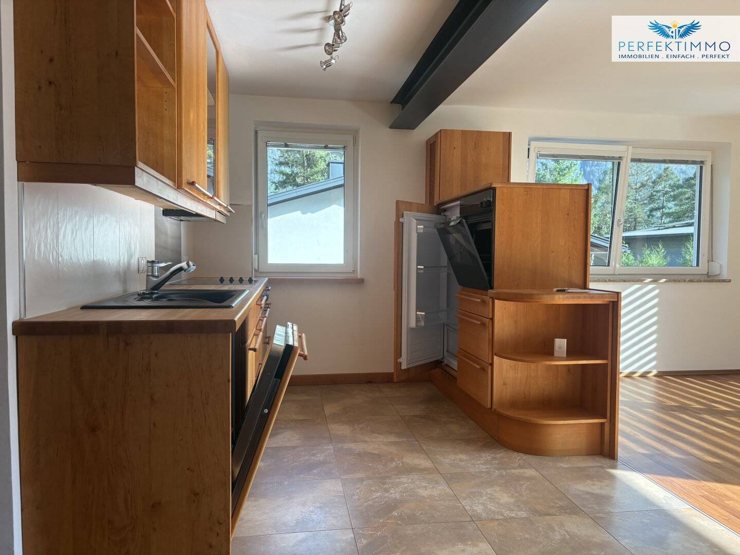 Very large, comfortable 2-room apartment with garage parking space