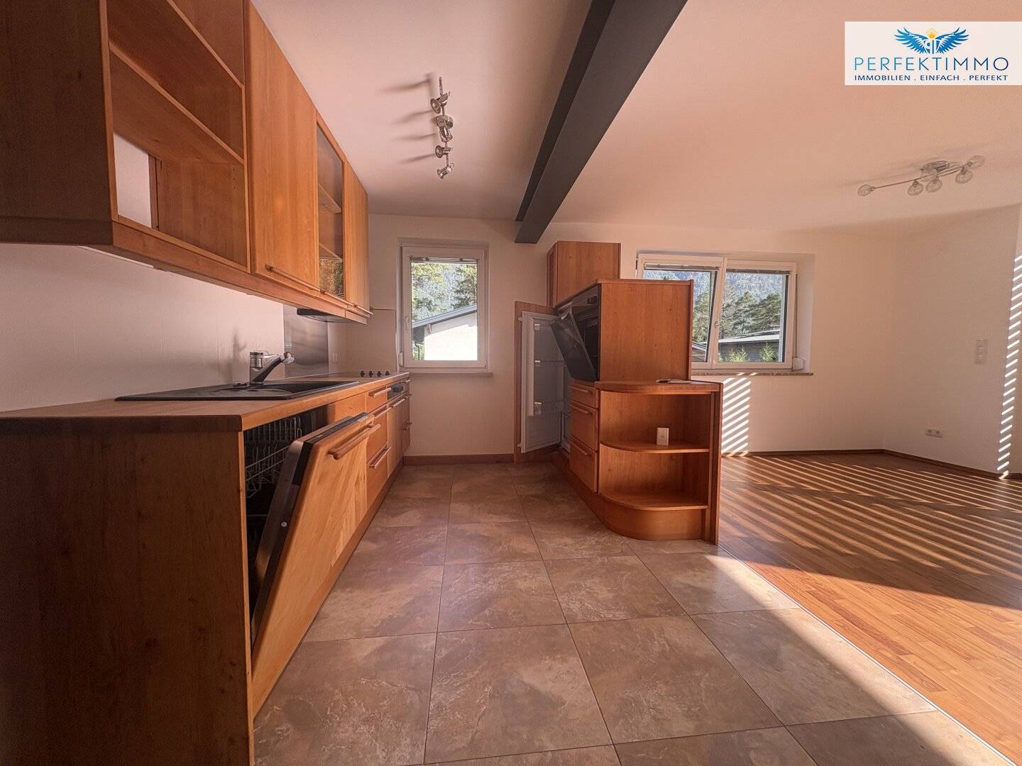 Very large, comfortable 2-room apartment with garage parking space