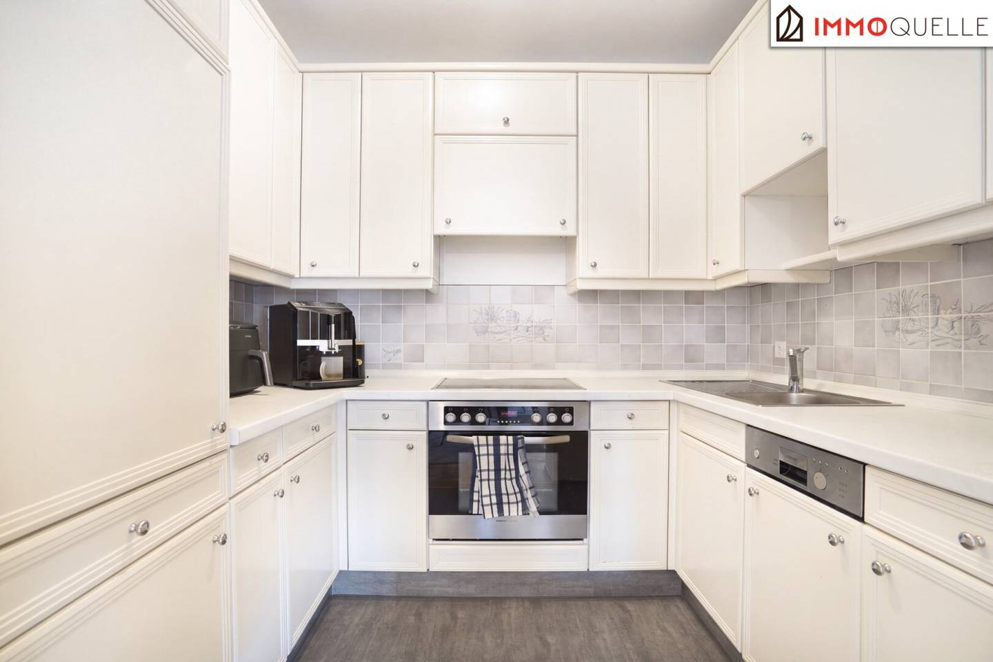 Sunny living with green view - Light-filled three-room apartment with sunny south loggia, green view and cozy layout in Piberbach