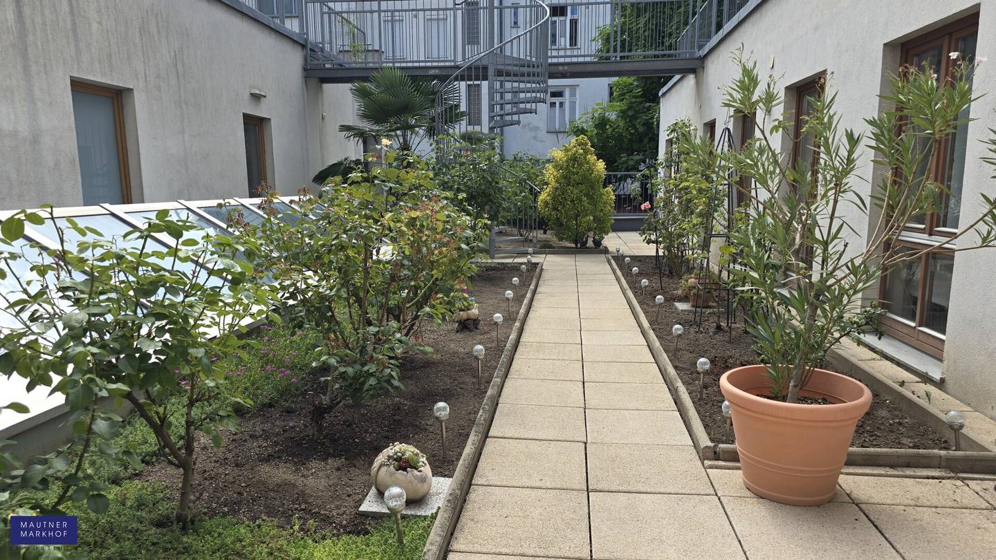 Top saniert - Sonniges, ruhiges, Apartment mit kleiner Terrasse - U3 Stättermayergasse