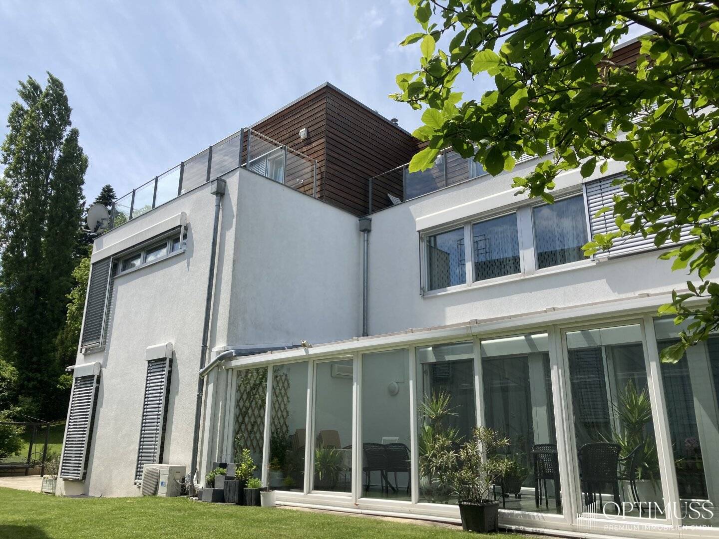 Luxurious villa in urban green quiet location in the 19th district for discerning owners or investors